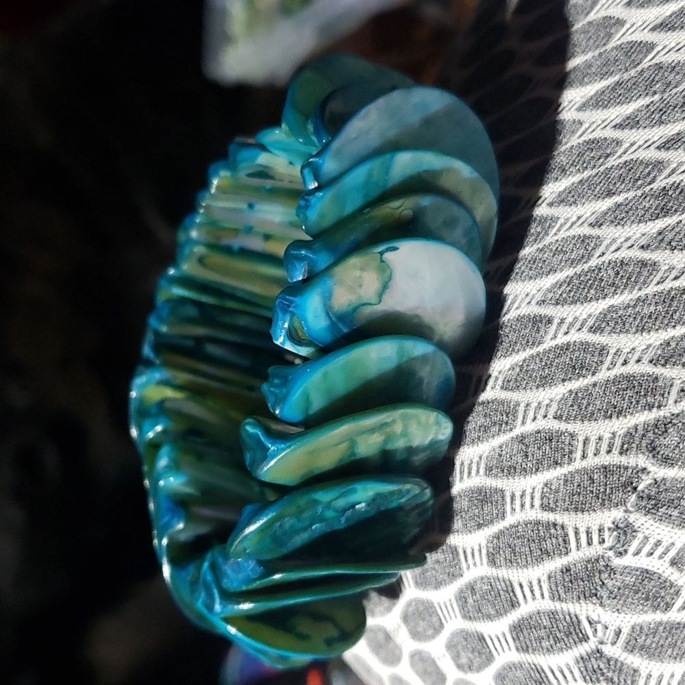 Blue/Turquoise shell bracelet - Picture 4 of 5